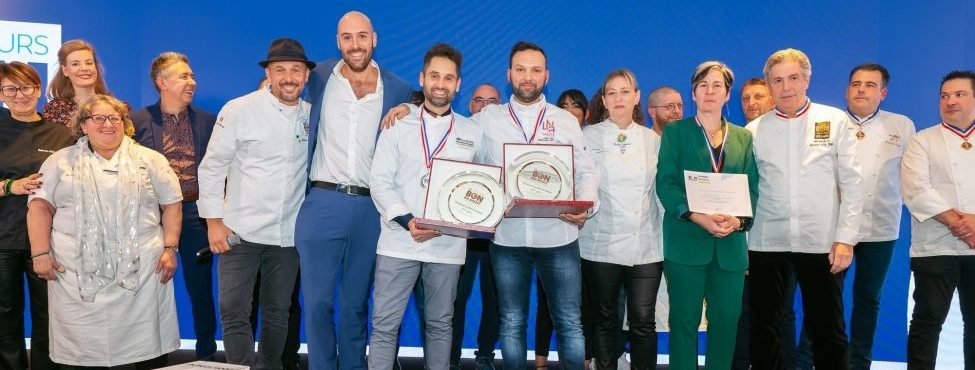 Gagnants concourt sur podium